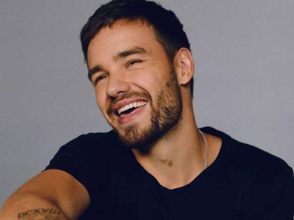 Tras dos años de la muerte del cantante británico Liam Payne en un hotel de Buenos Aires, los dos acusados de suministrarle drogas poco antes de su fallecimiento esperan en libertad un juicio oral sin fecha confirmada.