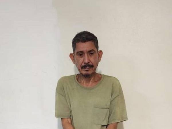 La víctima se encontraba jugando naipes cuando presuntamente discutió con otro Elwer Pineda, quien sacó su arma y le disparó.