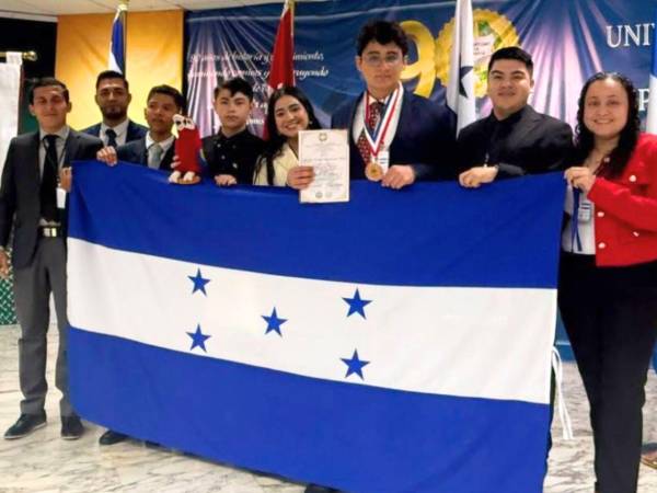 La delegación hondureña regresó de Panamá con una medalla de bronce, obtenida por Ricardo Gabriel Rischmagui durante la XIX Olimpiada Centroamericana y XVII del Caribe de Química.
