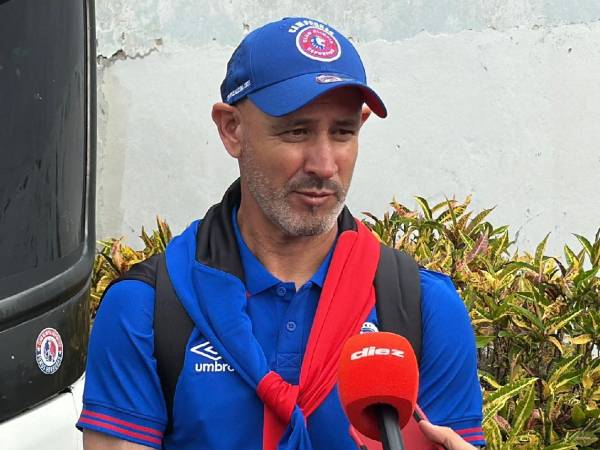 Eduardo Espinel previo a su viaje rumbo a Estados Unidos para disputar los amistosos de pretemporada.