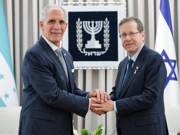 El presidente electo de Honduras, Nasry Asfura, junto a Isaac Herzog.
