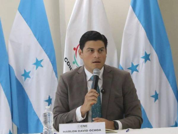 La ley también establece que esta destitución no exime al funcionario de enfrentar responsabilidades adicionales: el Congreso Nacional debe remitir los antecedentes del caso a las autoridades competentes.