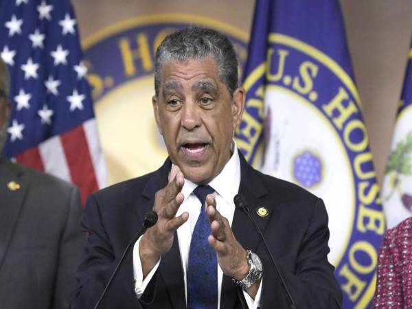Imagen de archivo del líder del Caucus Hispano del Congreso (CHC) de Estados Unidos, Adriano Espaillat. EFE/Lenin Nolly