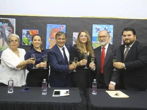 Lourdes Ochoa (directora de la Fundación CCI), Daisy Andonie (diputada Congreso Nacional); Javier Monthiel (titular regional de la Secretaria de Artes y Cultura para la zona norte), Kryztabeth Flores (presidenta Junta Directiva CCI); Marco Rietti (miembro fundador CCI) y Héctor Guillen (representó a su padre, uno de los fundadores del CCI y exalcalde de SPS, Héctor Tito Guillén).