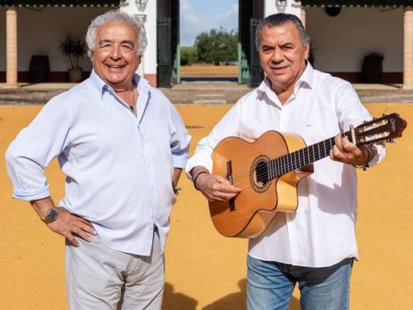 Los del Río compusieron 'Macarena' en 1993 y, tras popularizarse en España, su éxito se extendió internacionalmente.