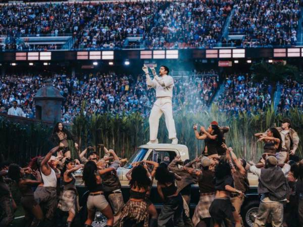 Bad Bunny no solo ofreció un show musical, sino un manifiesto cultural y político. Sus siete mensajes combinaron orgullo, unidad y resistencia, logrando que el Super Bowl LX fuera recordado como un momento en que la música latina habló al mundo entero.