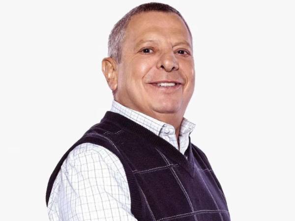 La familia del actor mexicano aclaró que es falsa la información sobre una supuesta cirugía para extirparle el ojo izquierdo, versión que circuló en medios de comunicación.