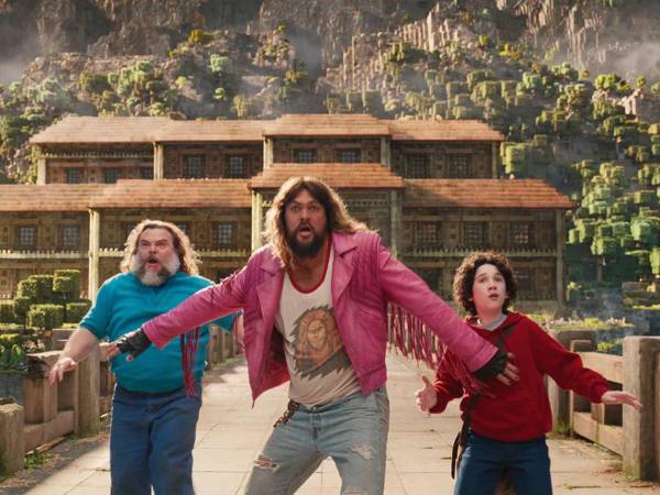 Jack Black, Jason Momoa y Sebastian Eugene Hansen en la película Minecraft.