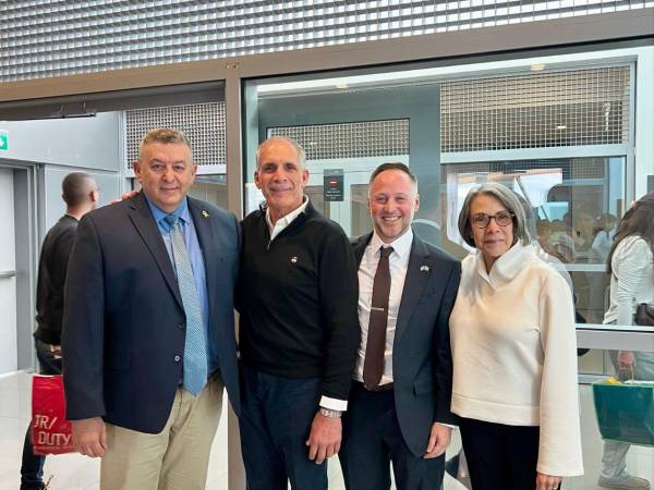 a llegada de Asfura se registró alrededor de las 5:00 de la mañana, y fue recibida por el embajador de Israel en Honduras, Nadav Goren.