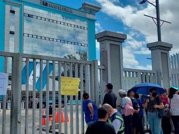 Unos 10,000 docentes hondureños esperan la aprobación de reformas para iniciar su jubilación.