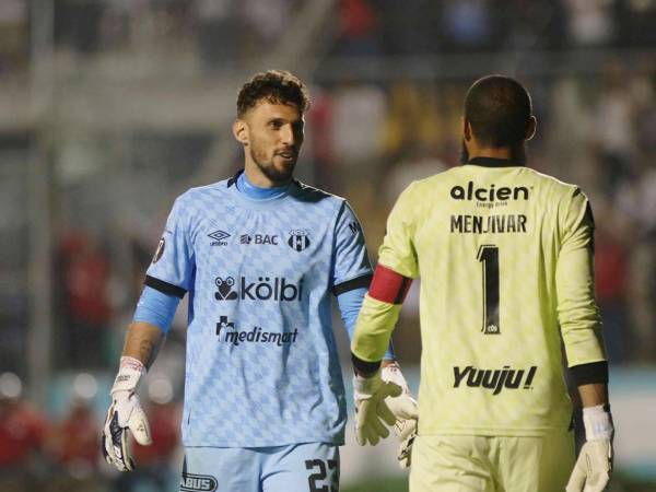 Washington Ortega fue mejor que Edrick Menjívar en la tanda de penales y clasificó al Alajuelense a la final de la Copa Centroamericana.