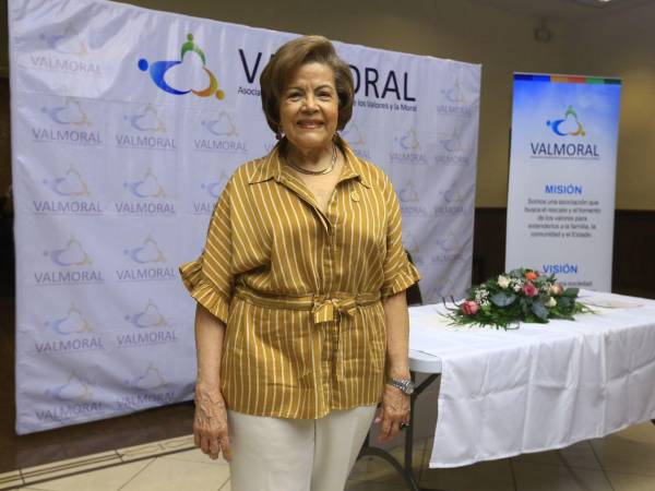 Elena Isabel Durón Leiva de Larios es el Personaje Valmoral 2026, en sucesión de Joaquín Saavedra Posadas, quien fuese reconocido en 2025.