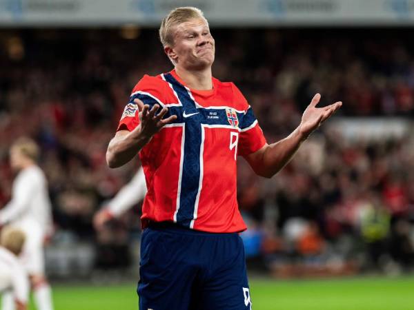 Haaland anotó doblete en el triunfo de Noruega sobre Dinamarca en la primera jornada de la UEFA Nations League.