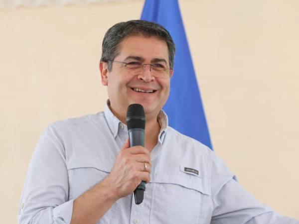 El expresidente Juan Orlando Hernández salió en libertad el 1 de diciembre de 2025, según confirmó su esposa.