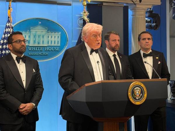 El presidente de Estados Unidos, Donald Trump, habla en una rueda de prensa este sábado en Washington tras el incidente ocurrido durante una cena.
