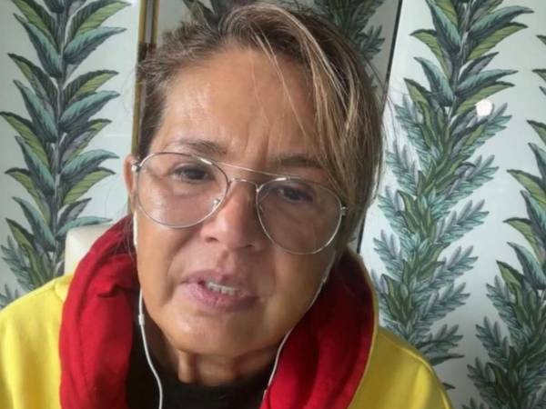 Yolanda Andrade reapareció en redes sociales para hablar abiertamente sobre su estado de salud y la manera en que enfrenta el diagnóstico de esclerosis lateral amiotrófica (ELA), una enfermedad que ha cambiado distintos aspectos de su vida. La conductora también pidió a quienes opinan sobre su condición que primero se informen antes de emitir juicios.