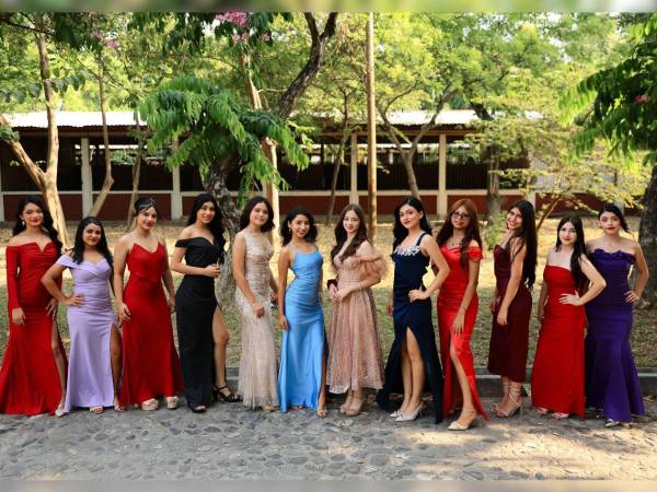 Las candidatas a reina del centenario del JTR posan para las cámaras de Diario LA PRENSA.