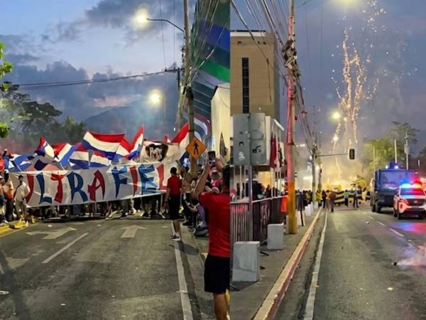 El pacto se respeta: El lindo gesto entre barras del Real España y Olimpia en las afueras del Morazán