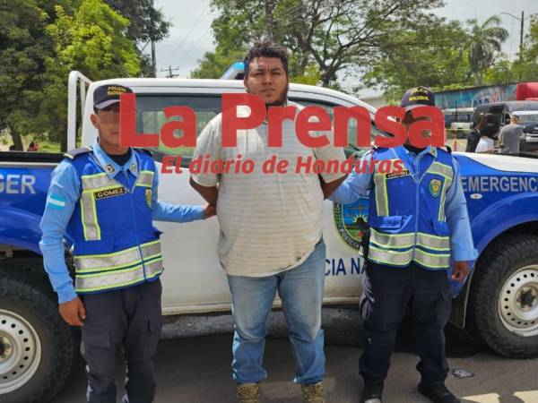 Un rapidito conducido por Héctor Arturo Salgado Figueroa (foto) embistió a un joven y le quitó la vida en el sector de Búfalo, Villanueva. José Emanuel Torres (de 20 años) se dirigía a su trabajo en una maquila de la zona a eso de las 6:00 am y, cuando se bajó del bus, sufrió el accidente. El hecho ocurrió el martes 21 de abril.