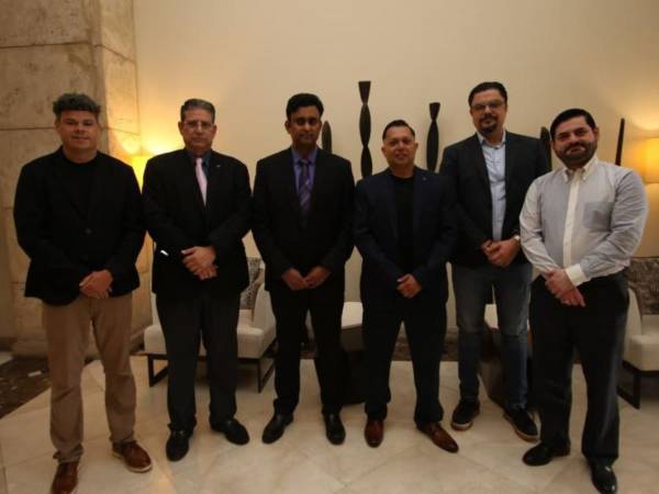 Una delegación arribó a Honduras para sostener encuentros con autoridades y empresarios nacionales.