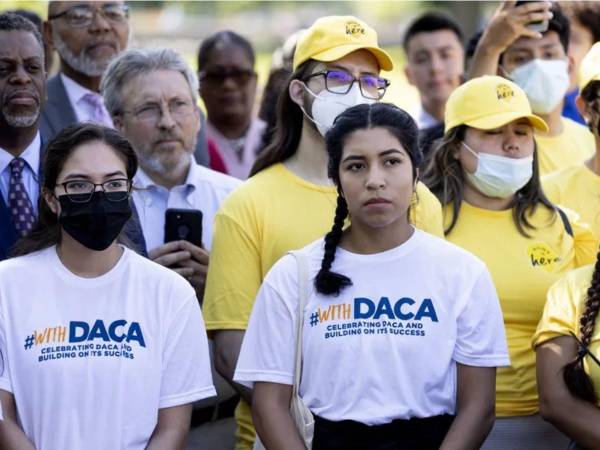 Beneficiarios de DACA enfrentan detenciones y deportaciones en Estados Unidos.
