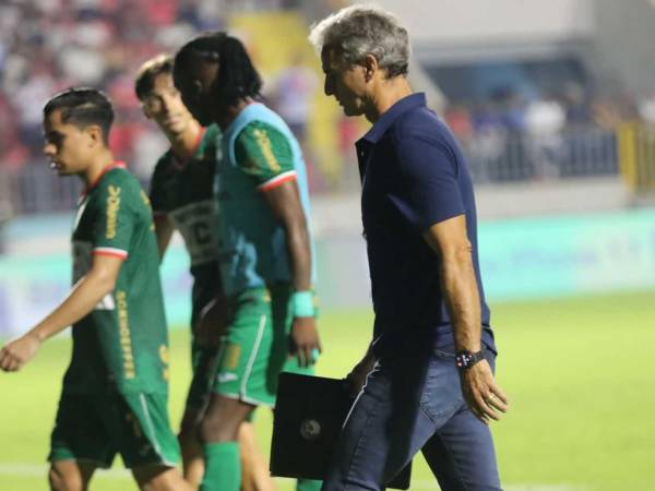 Pablo Lavallén se fue molesto del estadio Nacional Chelato Uclés tras perder contra Olimpia y después explotó en rueda de prensa.