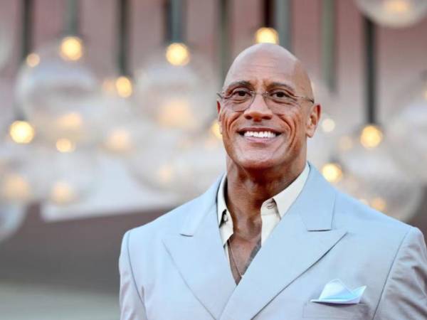 Dwayne Johnson, actor de la cinta The Smashing Machine en Venecia.