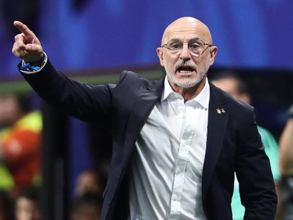 Luis de la Fuente, entrenador de España, durante el empate sin goles ante Cabo Verde.
