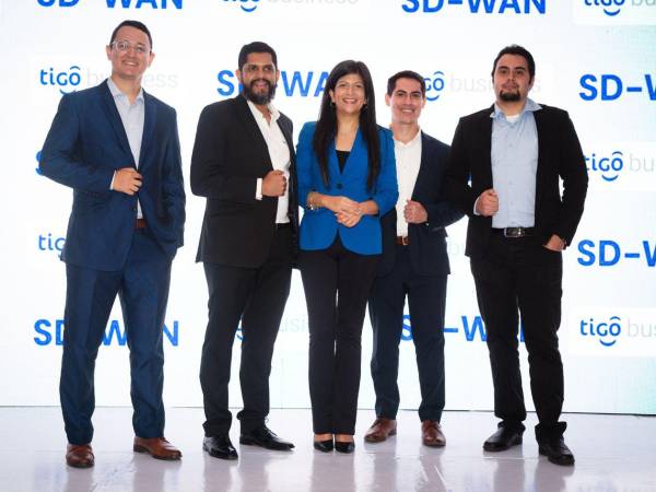 Ejecutivos de Tigo Business durante el exclusivo evento en el que la empresa reafirma su compromiso con la modernización tecnológica de las empresas hondureñas a través de soluciones como SD-WAN.