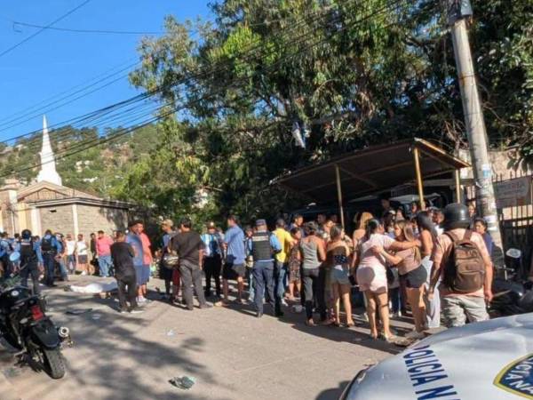 Dos personas mueren y cinco resultan heridas tras accidente de autobús en Los Pinos.