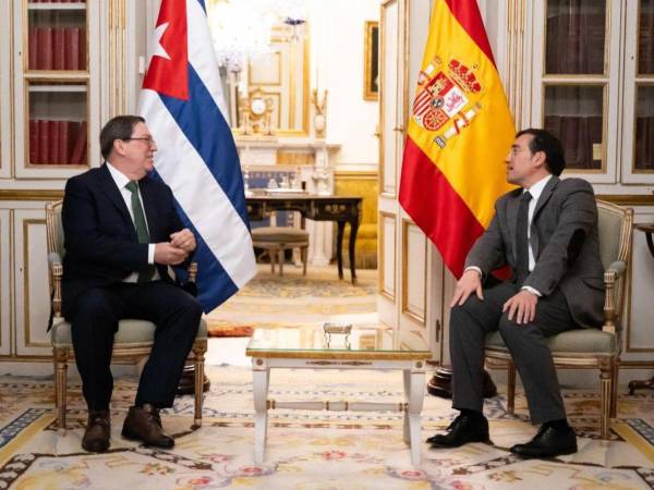 José Albares, ministro español, y Bruno Rodríguez, canciller cubano, se reunieron este lunes en Madrid a petición del jefe de la diplomacia cubana.