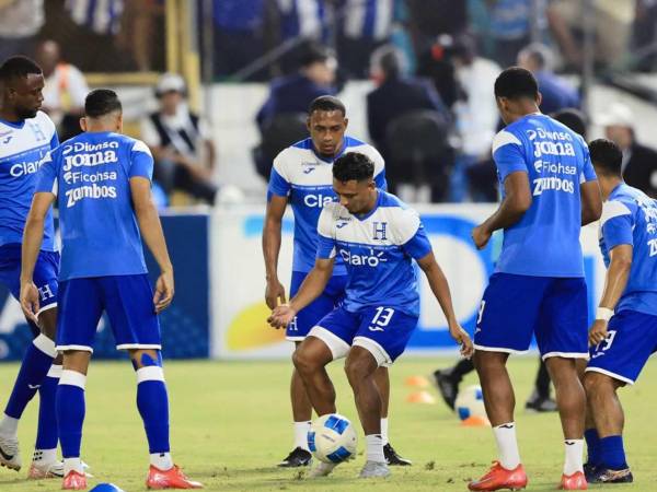 El calentamiento de la Selección de Honduras previo al partido contra Costa Rica.