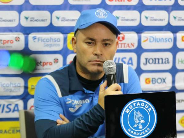 Javier López atendió a los medios de comunicación y su rostro evidenciaba la decepción y malestar por la goleada sufrida ante Real España.