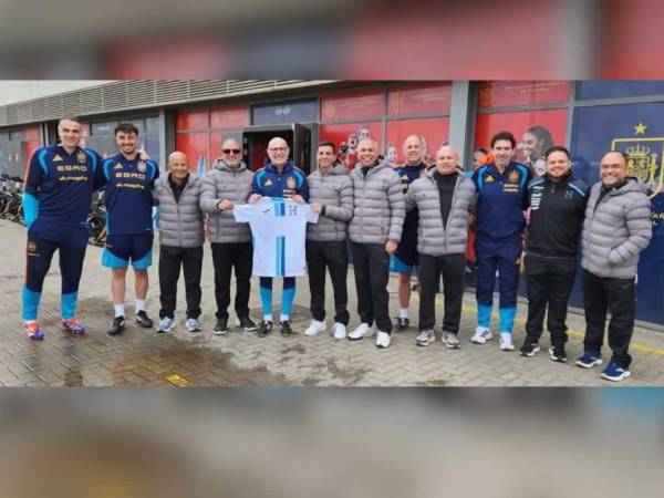 Los directivos de la Selección de Honduras estuvieron de visita en la concentración de España, compartiendo un tiempo agradable, intercambiaron ideas y Lamine Yamal dijo presente en el encuentro.