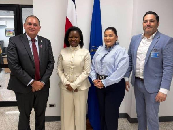 La reunión fue con el ministro de Salud de Costa Rica, Alexander Sánchez Cabo; la presidenta ejecutiva de la Caja Costarricense de Seguro Social (CCSS), Mónica Taylor, y el gerente médico de la CCSS, Marvin Palma Lostalo.