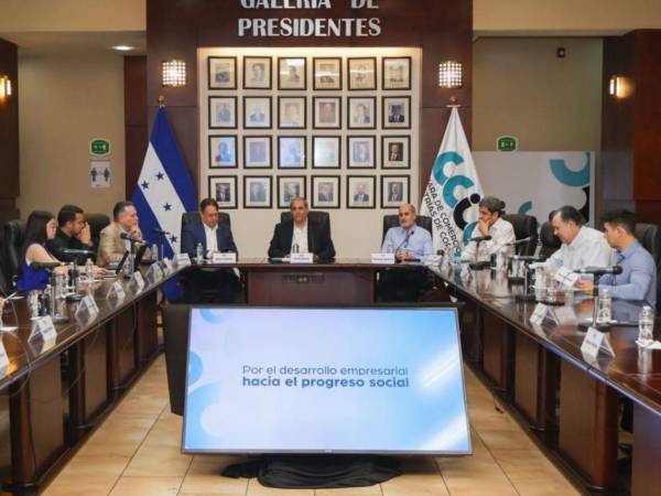 El Ministro de Desarrollo Económico, Eddy Ordóñez, durante su reunión con directivos de la CCIC.