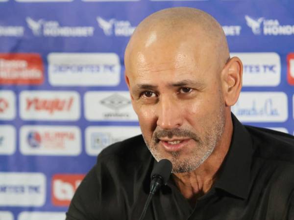 Espinel hace confesión sobre su renuncia, eliminación de Honduras y tema de Menjívar