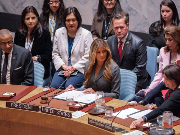 La primera dama de EE UU, Melania Trump, preside una reunión del Consejo de Seguridad de la ONU en Nueva York.