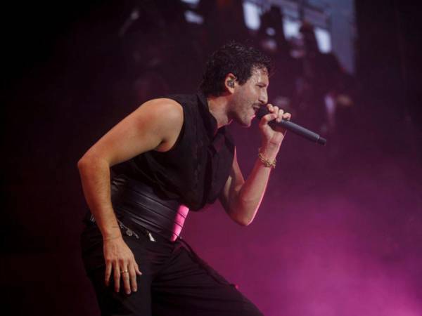 Silvestre Dangond y Sebastián Yatra grabaron un tema pop romántico llamado Una vaina bien.