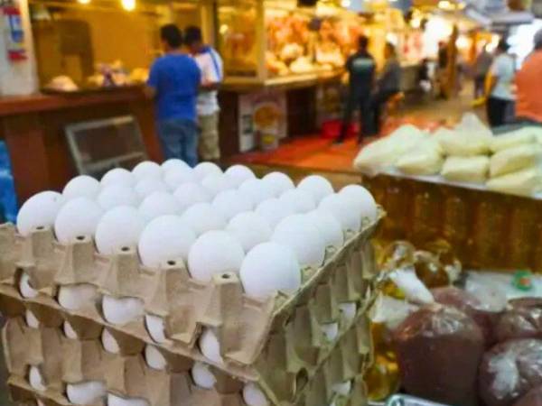 El cartón de huevo grande experimentó una rebaja en los mercados de San Pedro Sula.