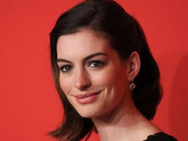 Mother Mary se estrenará en cines de forma limitada el 17 de abril y llegará a más salas el 24 de abril.