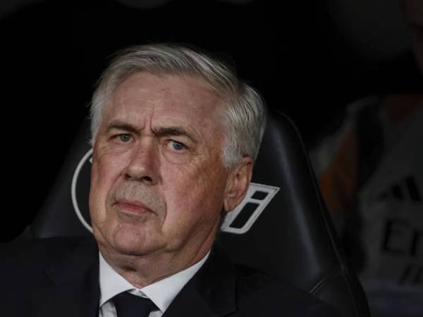 El entrenador del Real Madrid, Carlo Ancelotti, en el estadio Santiago Bernabéu.