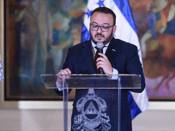 El secretario de Comunicaciones, José Argueta, aseguró que ocho hospitales gestionados en el gobienro de Xiomara Castro ''nunca existieron''.