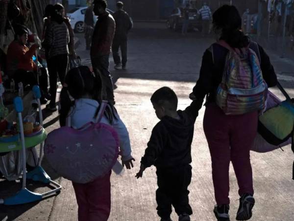 Los afectados por el fallo no podrán salir del país para visitar a sus familias, asistir a funerales o realizar actividades educativas o laborales fuera de EE.UU. sin exponerse al castigo. Fotografía: ice.gov