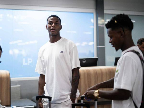 Con una maleta llena de sueños, Julián Martínez deja atrás el Olimpia para dar el salto a Europa.