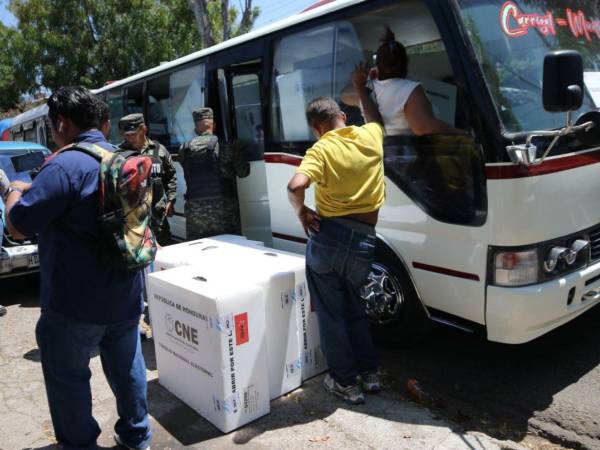 Varias empresas de transporte participaron en el transporte de maletas en las pasadas elecciones primarias del 9 de marzo.