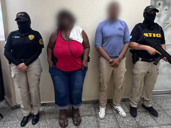 A la madre se le acusa de encubrir el delito cometido por su hijo.