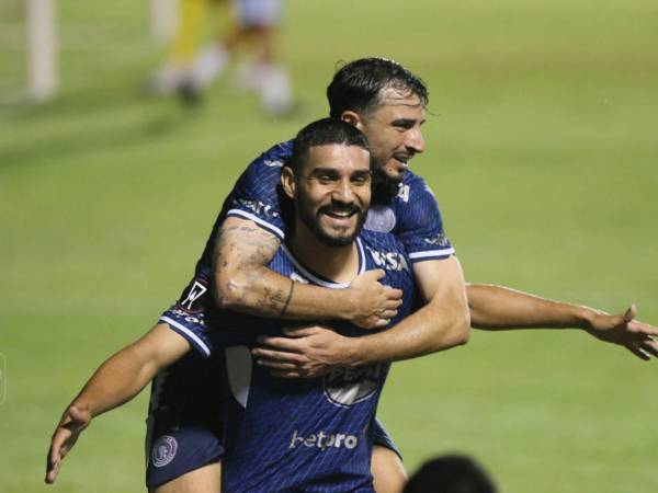 John Kleber Oliveira celebrando su gol con Motagua.