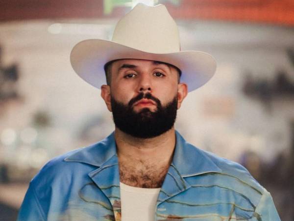 Carín León vincula los lazos que tiene el género regional de México para tomar la iniciativa de grabar un disco Country, según anunció este lunes en la Semana de la Música Latina de Billboard.