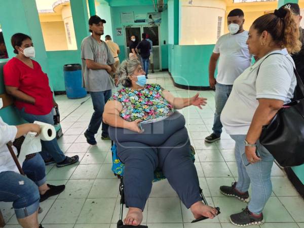 En su silla de ruedas, con la voz quebrantada y visiblemente afectada, Básima recordó cuáles fueron las últimas palabras y peticiones de su hermano mientras luchaba por su vida.
